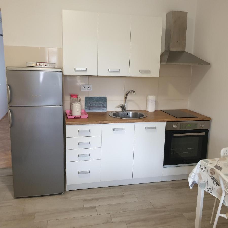 Apartman Murter Centar Apartment Luaran gambar